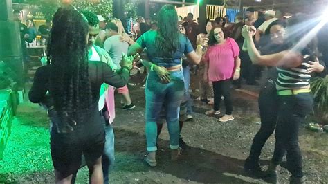 MORENA LINDA DANÇANDO .